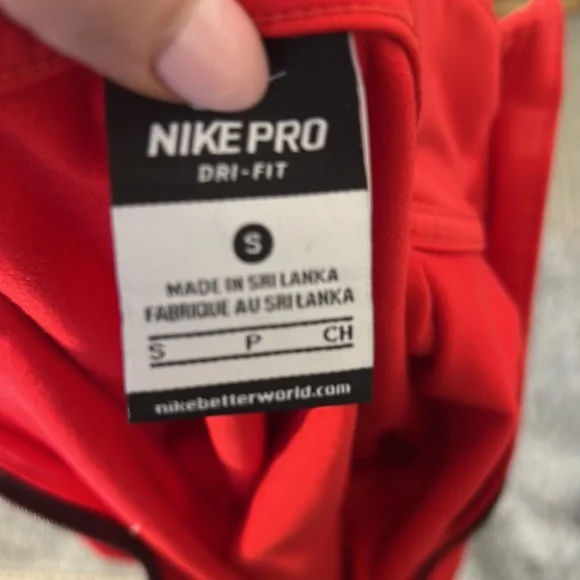 NIKE PRO dri-fit red long sleeved top! Thumb holes. Zipper. New w/o tags. - Picture 7 of 8